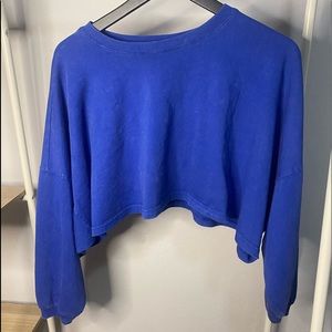 Blue cropped sweatshirt